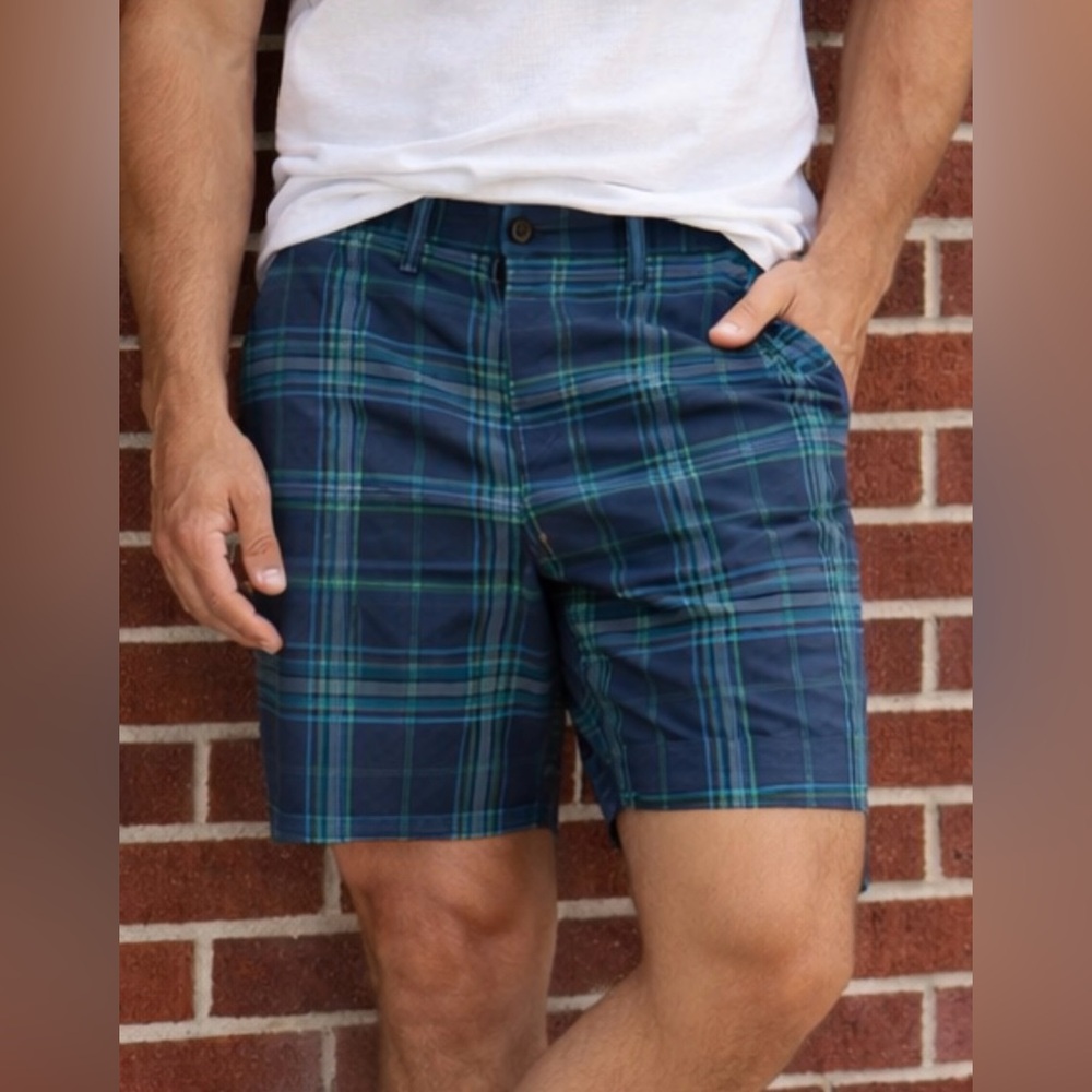-Ben Hogan Grey & Green Plaid w/hint of Navy Thoughout Golf Shorts Men’s Size 40
